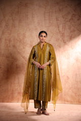 Shahana Kurta set comes with wide bottomed pants