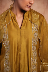Shahana Kurta set comes with wide bottomed pants