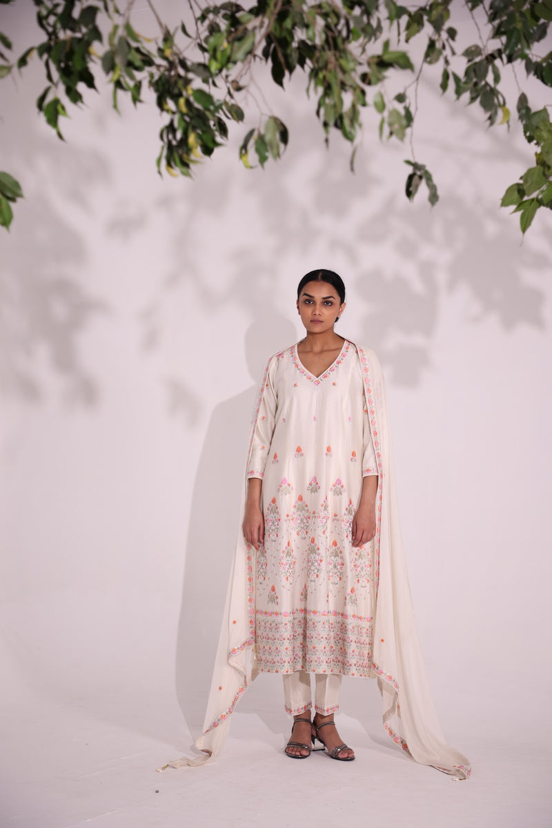 Afreen embroidered kurta in Chanderi silk with elbow length sleeves
